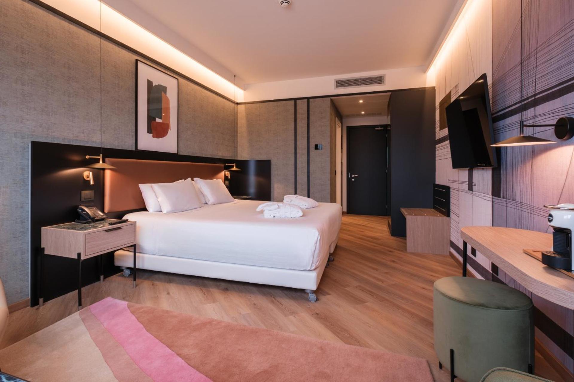 Deluxe Double or Twin Room City View